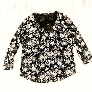 Lucky Brand blouse. Pretty flowered pattern. Sz S.